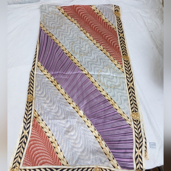 The Metropolitan Museum of Art 100% Mulberry Silk Vintage Scarf - Picture 2 of 12